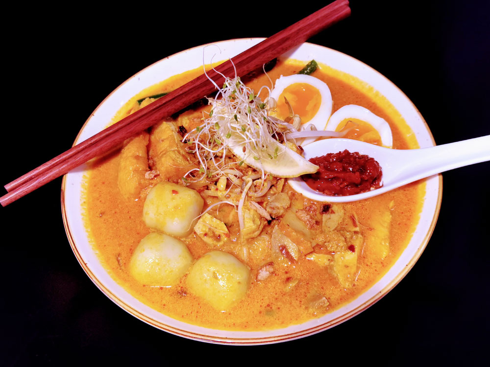 Curry Laksa – signature Malaysian noodle soup at Kopi Kadai Wellington